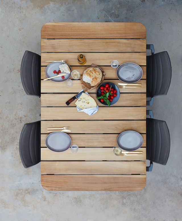 Caneline: Core Tisch Holz