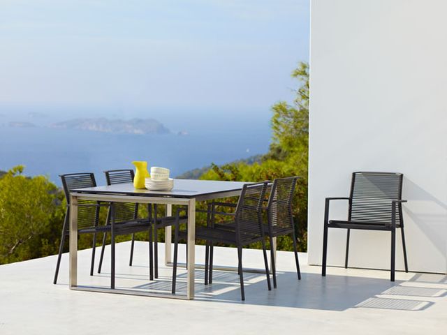 Caneline: Edge Stuhl und Tisch