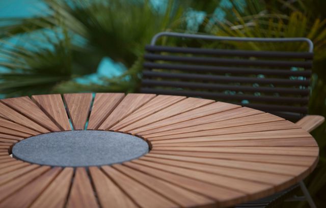 HOUE Dining Table Detail