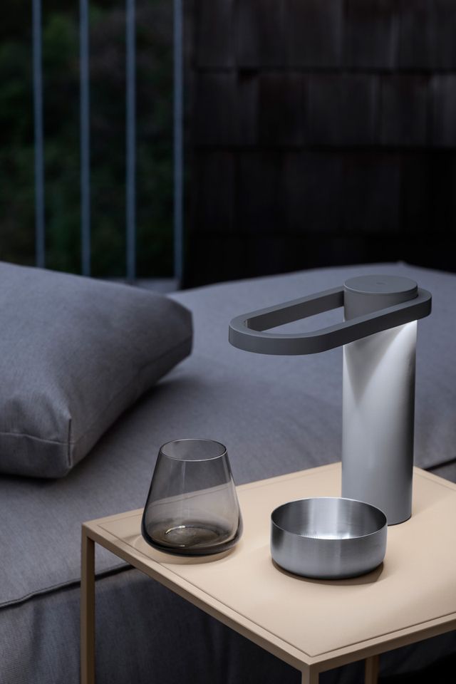 Blomus_HOOP_Mobile-LED-Leuchte_grau