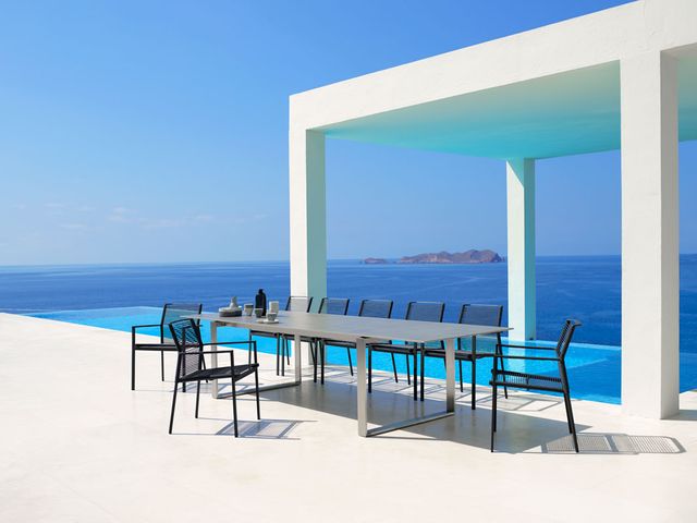 Caneline: Edge Dining Tisch und Stühle